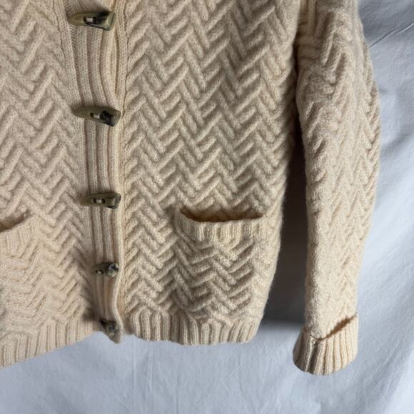 Ralph Lauren Exclusive Hand Knit 100% Wool Sweater Horn Toggle Buttons Petite M - Picture 4 of 16